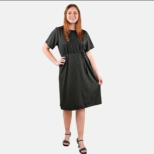 Tamsy Black Midi Dress with Removable Waist Tie - US
Medium